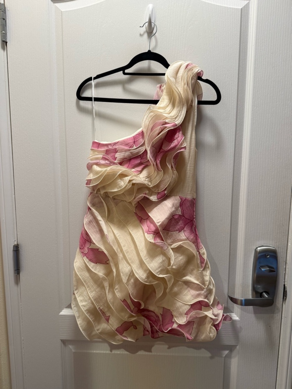 Elliatt Rova One Shoulder Mini Dress in Cream & Pink Floral  Size S NWT - Picture 7 of 9